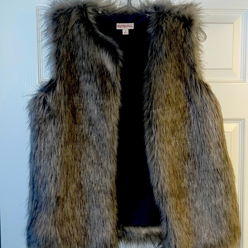 Fur vest. Size S